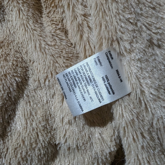 Tan winter coat with zip off hood, pink pocket zippers and faux fur lining - Picture 5 of 6